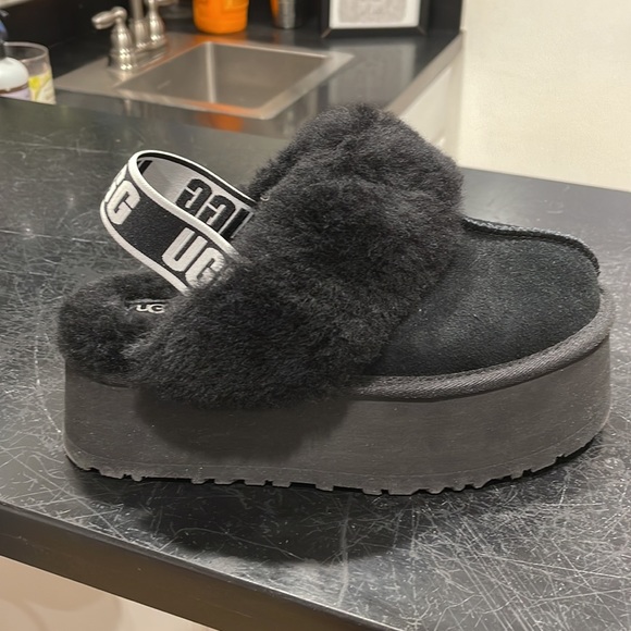 UGG Funkette black - brand new in the box size 7.5 womens - Picture 7 of 10